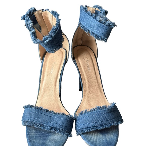 ♥️ Denim Cuff with Raw Edge Styling Stiletto Heels Size 8 - Picture 2 of 8